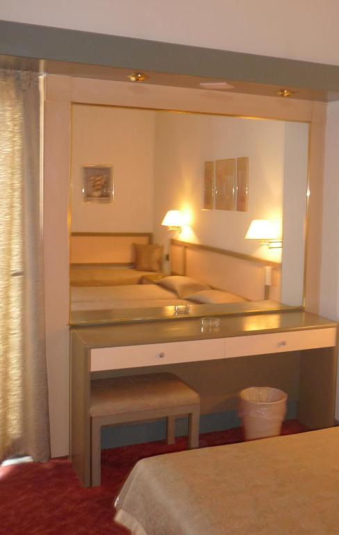 Rainbow Hotel Rhodes City Стая снимка